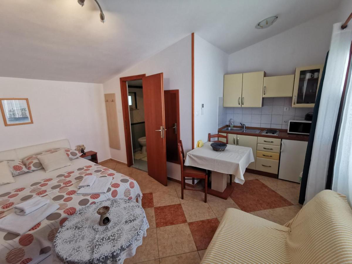 Studio Apartments Jasminka セルツェ エクステリア 写真