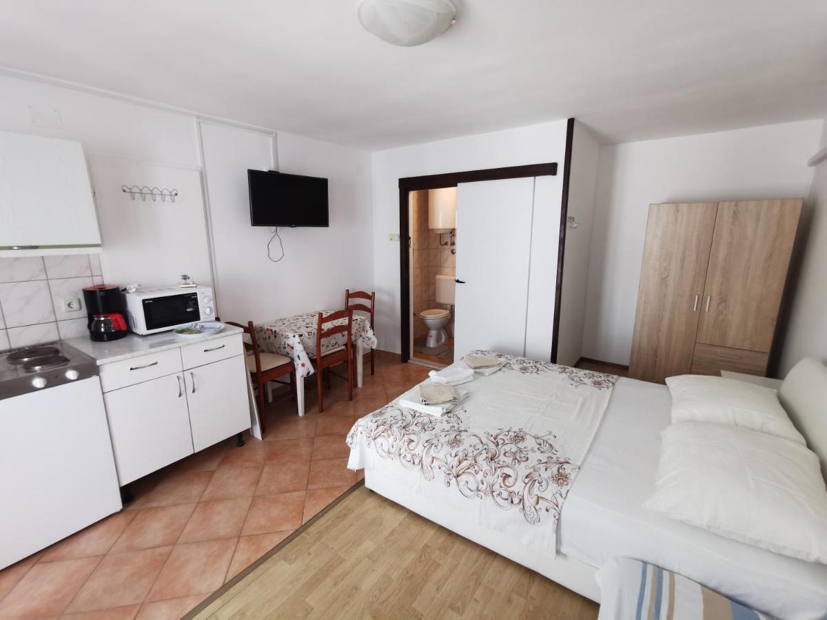Studio Apartments Jasminka セルツェ エクステリア 写真