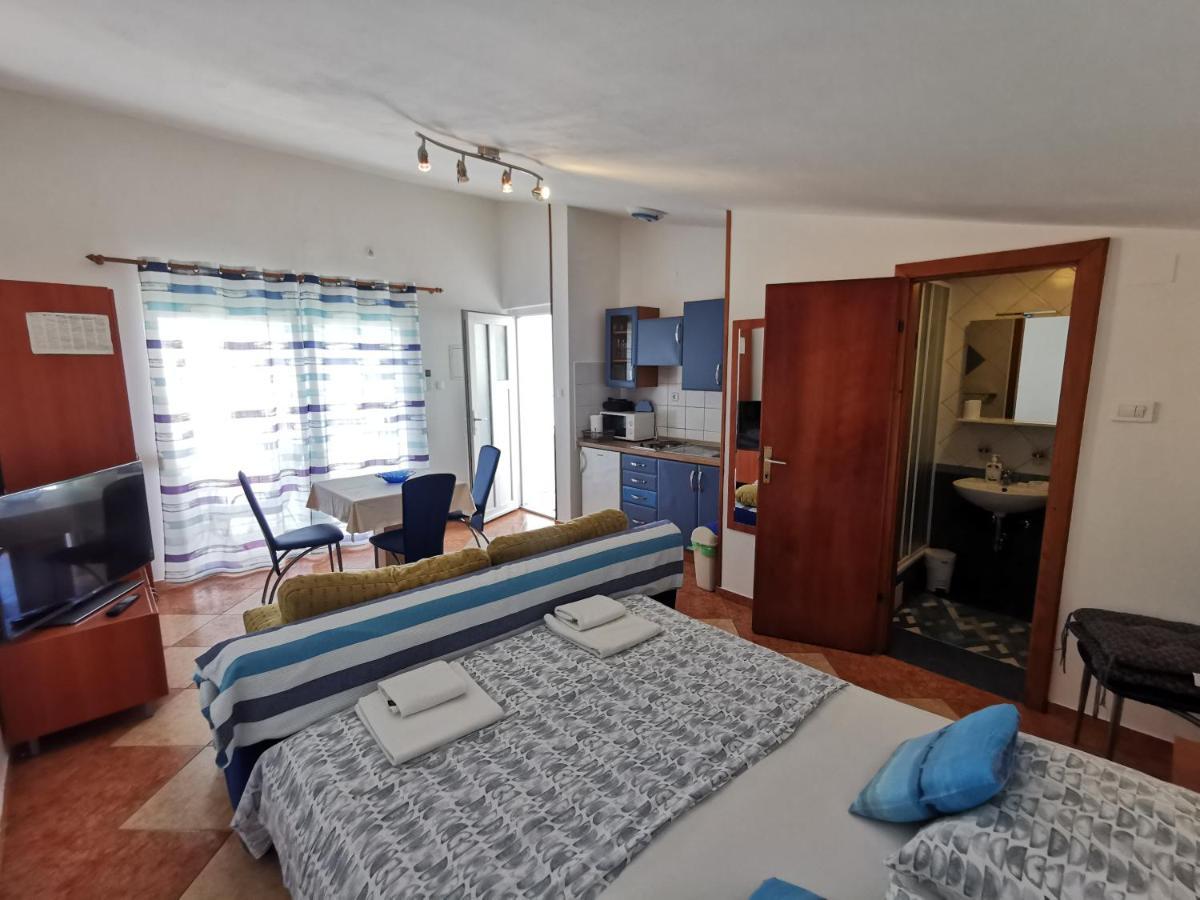 Studio Apartments Jasminka セルツェ エクステリア 写真