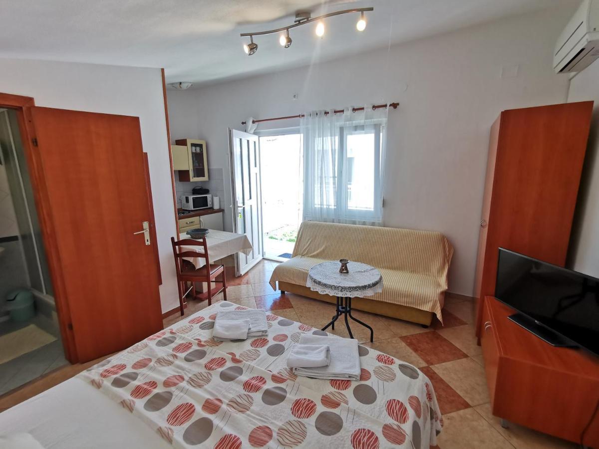Studio Apartments Jasminka セルツェ エクステリア 写真