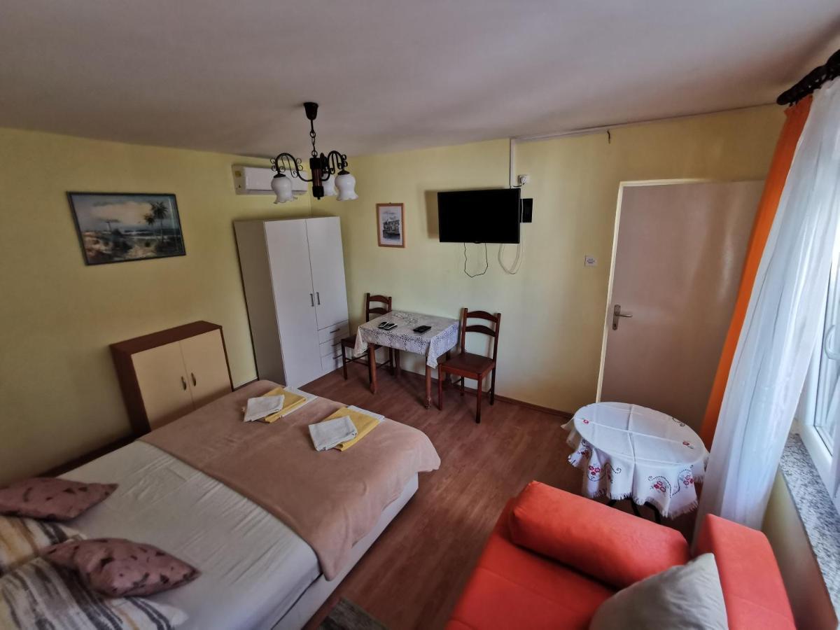 Studio Apartments Jasminka セルツェ エクステリア 写真